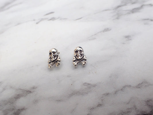 Silver Skull Stud Earrings, Cross bone earrings, Skull and Crossbone earrings, Silver Skull earrings, Silver Halloween Stud Earrings